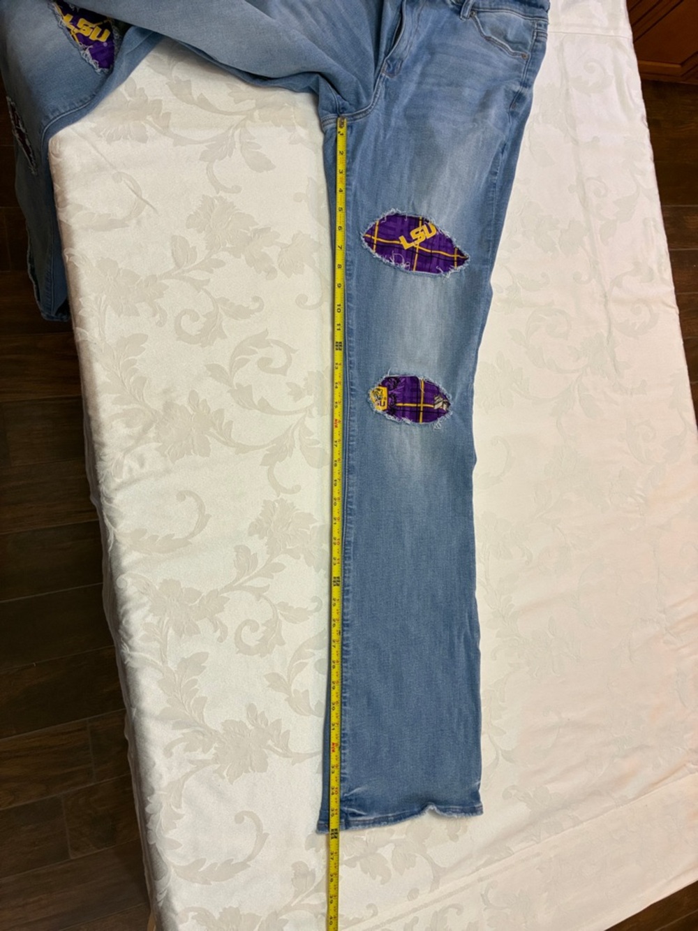 American Eagle Outfitters Blue Jeans w/Purple & gold LSU Tigers Patches 14X-Long - Picture 9 of 9